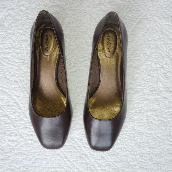 Brown Leather Pumps Size 10W - Picture 10 of 10